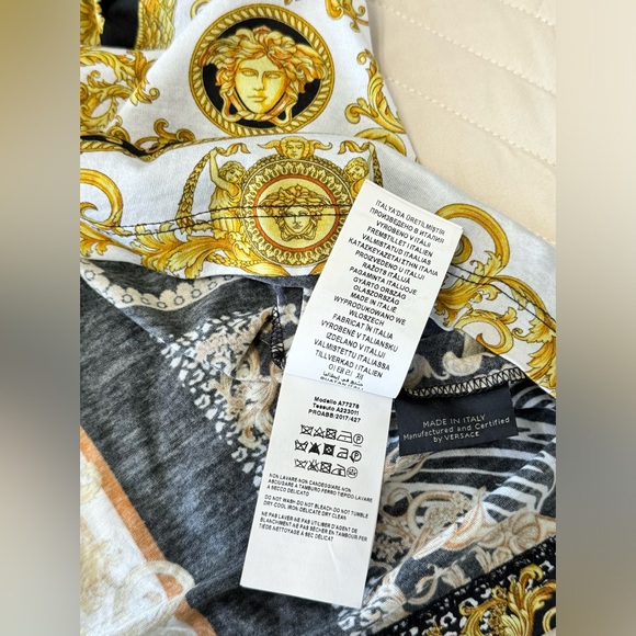 Authentic! Gianni Versace Medusa print T-shirt size L slim fit like new! - Picture 15 of 16